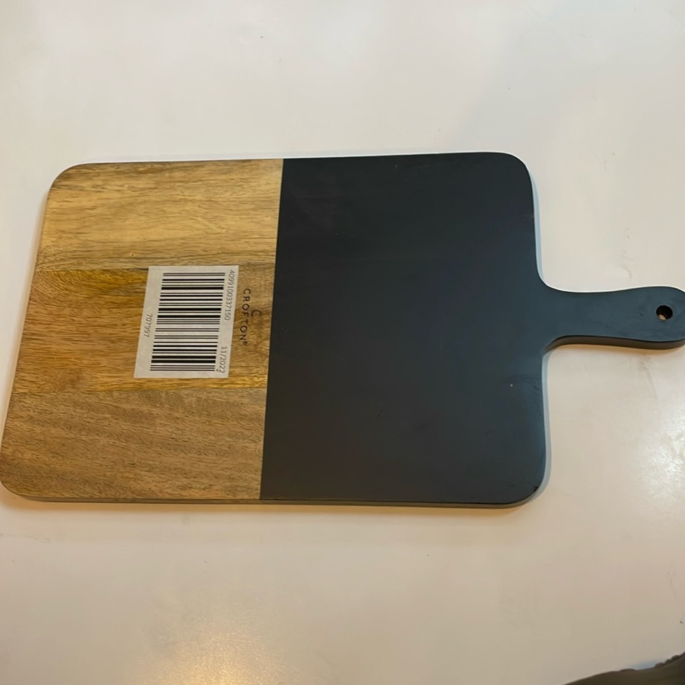 Crofton cheese board Mango Wood cutting board 18x10 NWT